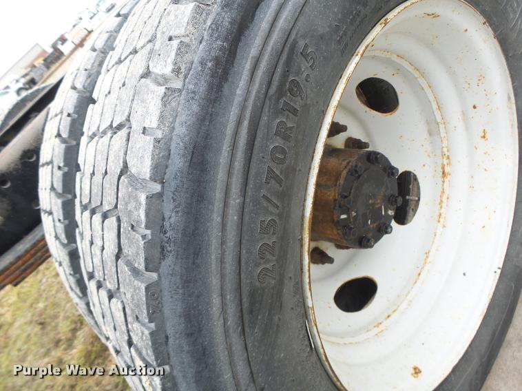 image for item DA3262 2006 Ford LCF truck cab and chassis