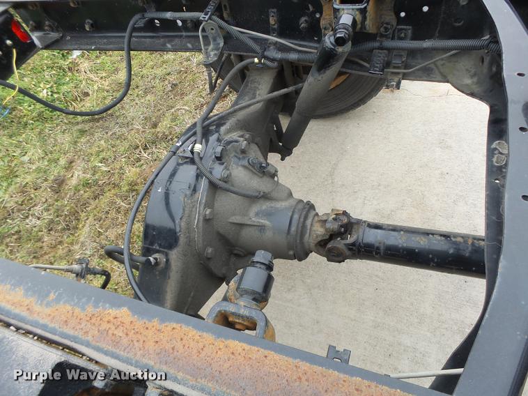 image for item DA3262 2006 Ford LCF truck cab and chassis