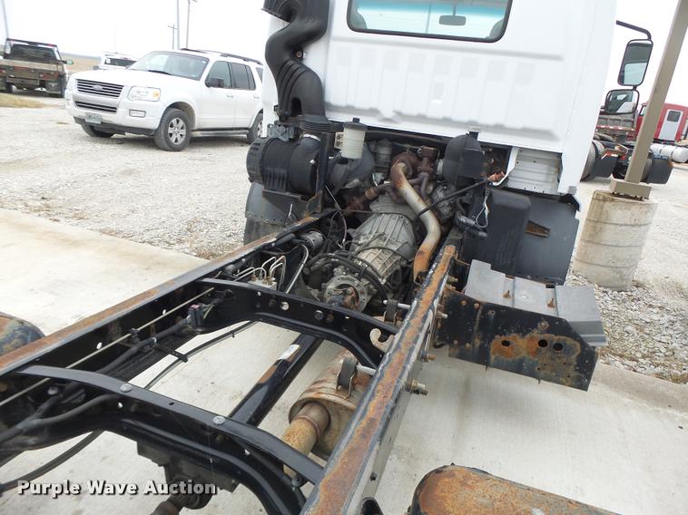 image for item DA3262 2006 Ford LCF truck cab and chassis