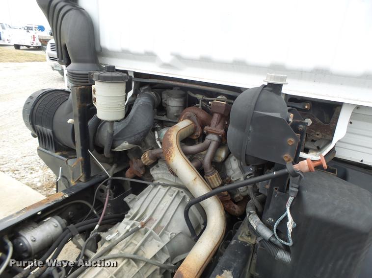 image for item DA3262 2006 Ford LCF truck cab and chassis