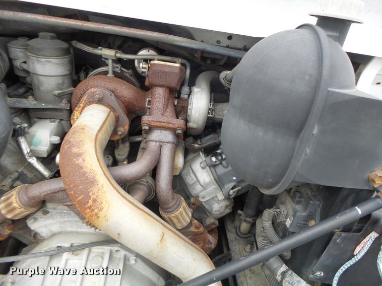 image for item DA3262 2006 Ford LCF truck cab and chassis