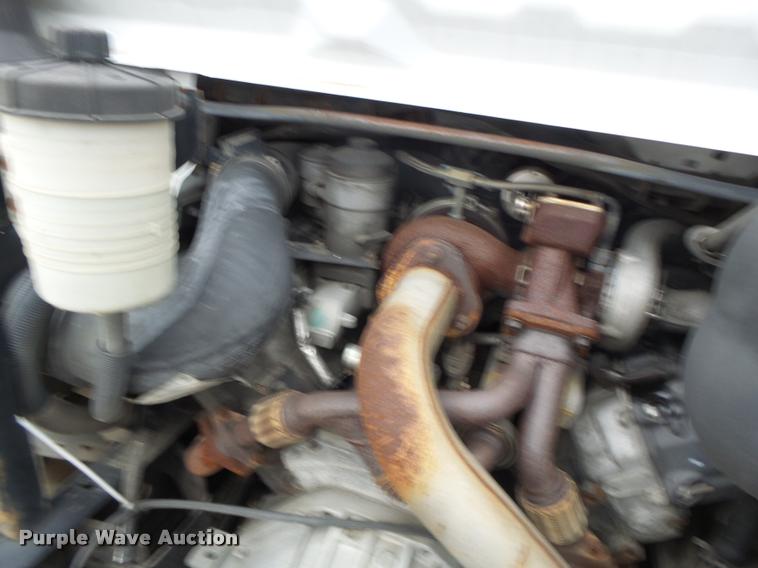 image for item DA3262 2006 Ford LCF truck cab and chassis