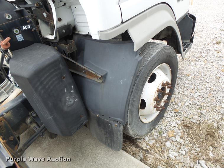 image for item DA3262 2006 Ford LCF truck cab and chassis