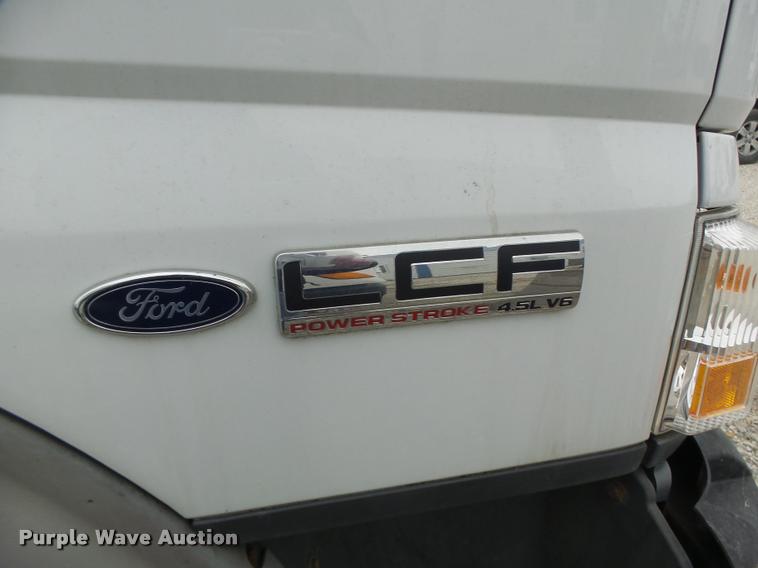 image for item DA3262 2006 Ford LCF truck cab and chassis