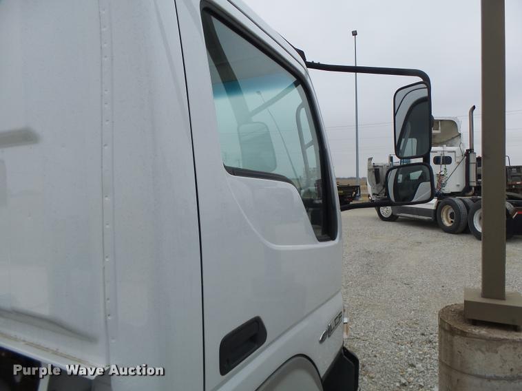 image for item DA3262 2006 Ford LCF truck cab and chassis