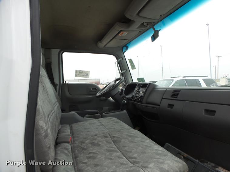 image for item DA3262 2006 Ford LCF truck cab and chassis