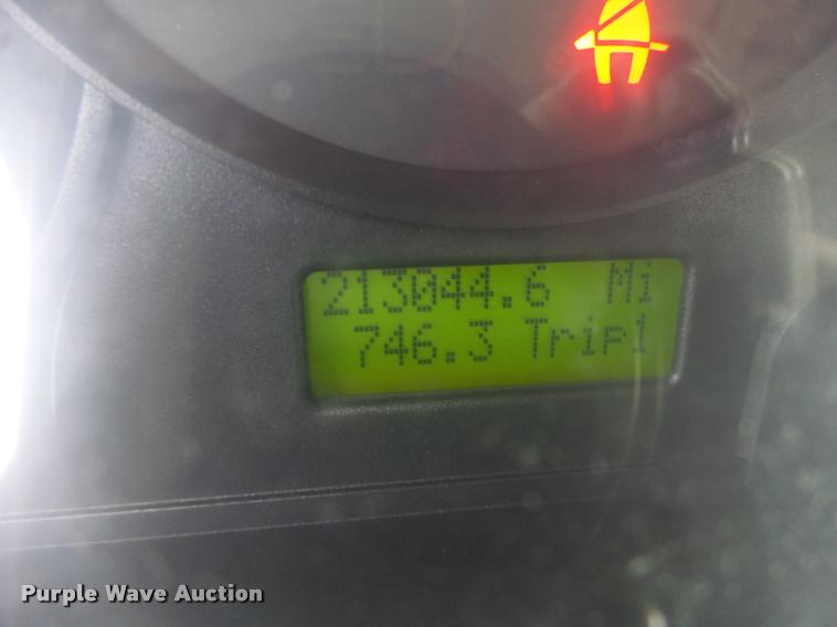 image for item DA3262 2006 Ford LCF truck cab and chassis