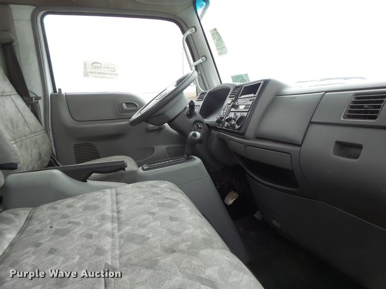 image for item DA3262 2006 Ford LCF truck cab and chassis