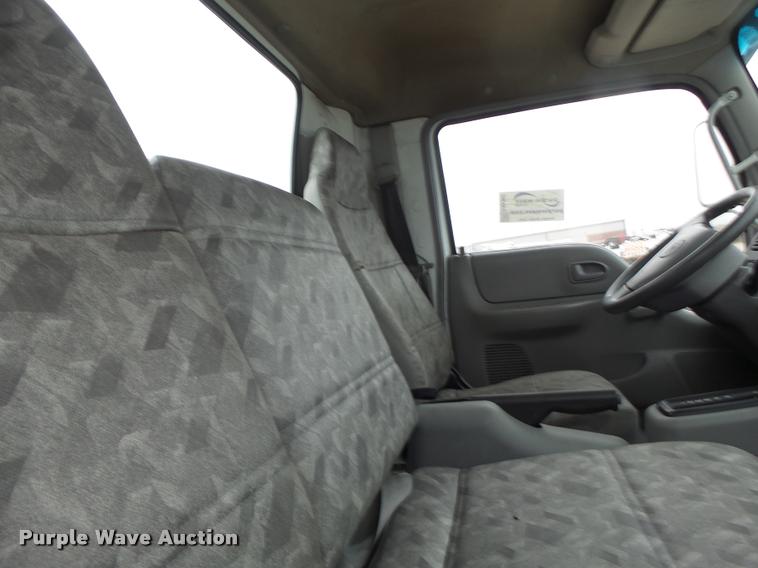 image for item DA3262 2006 Ford LCF truck cab and chassis