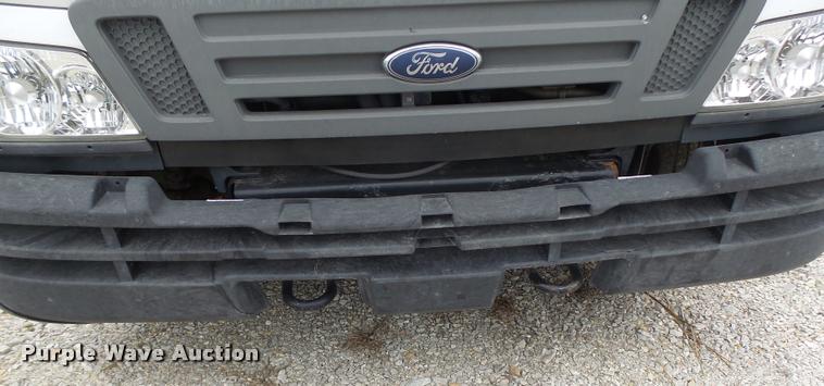 image for item DA3262 2006 Ford LCF truck cab and chassis
