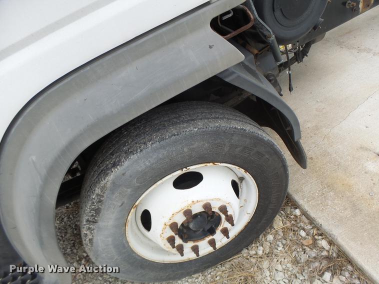 image for item DA3262 2006 Ford LCF truck cab and chassis