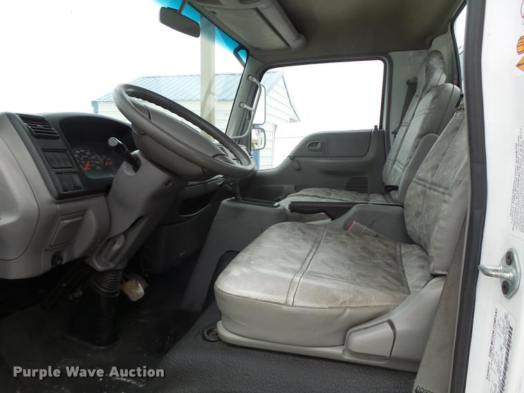 image for item DA3262 2006 Ford LCF truck cab and chassis