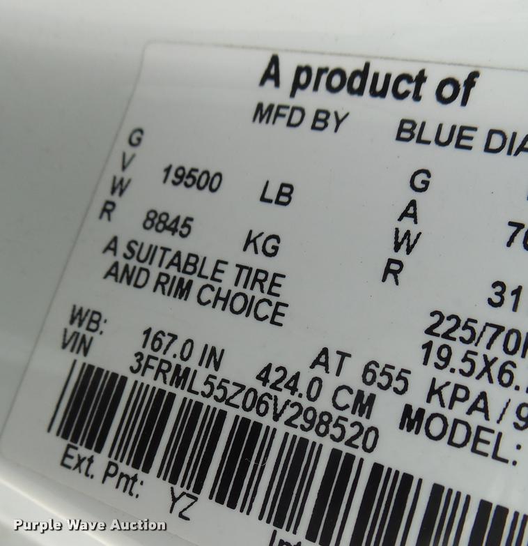 image for item DA3262 2006 Ford LCF truck cab and chassis