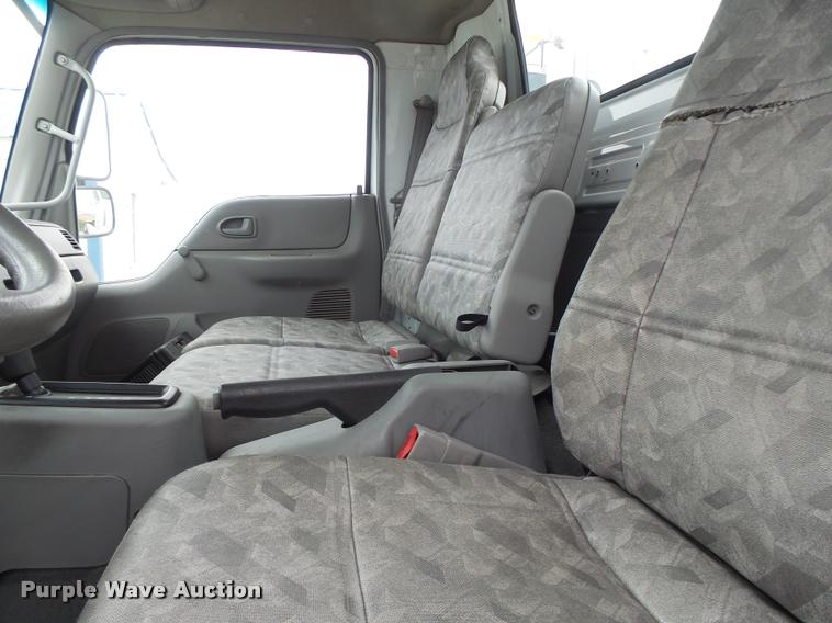 image for item DA3262 2006 Ford LCF truck cab and chassis