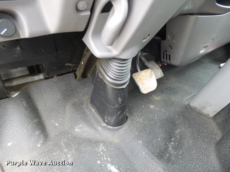 image for item DA3262 2006 Ford LCF truck cab and chassis