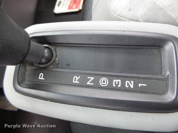 image for item DA3262 2006 Ford LCF truck cab and chassis