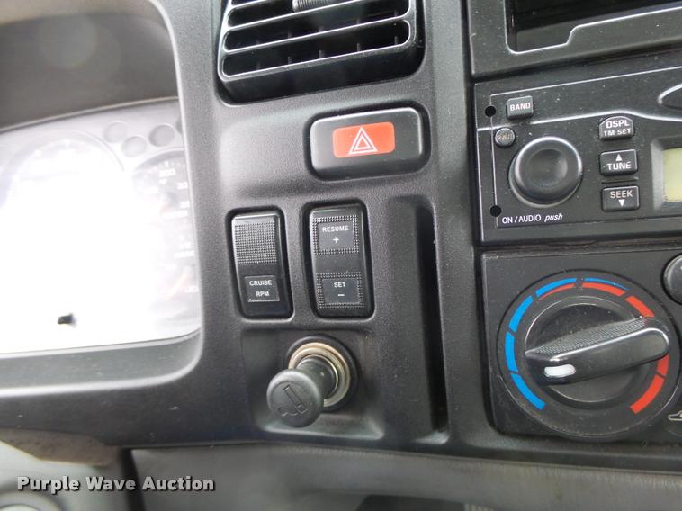 image for item DA3262 2006 Ford LCF truck cab and chassis