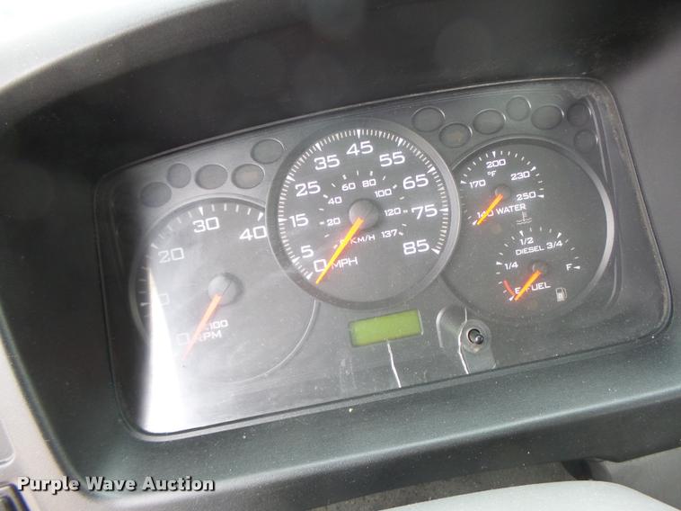 image for item DA3262 2006 Ford LCF truck cab and chassis