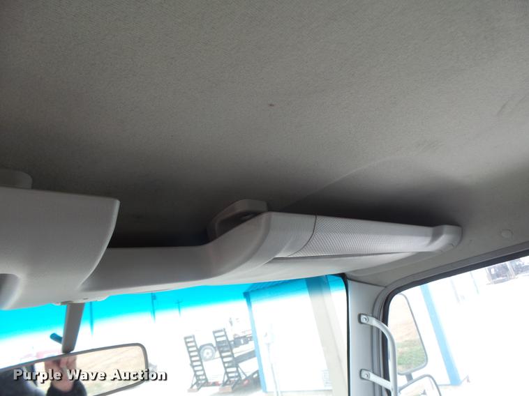 image for item DA3262 2006 Ford LCF truck cab and chassis