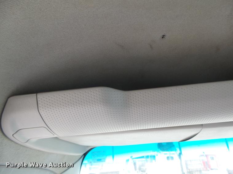 image for item DA3262 2006 Ford LCF truck cab and chassis