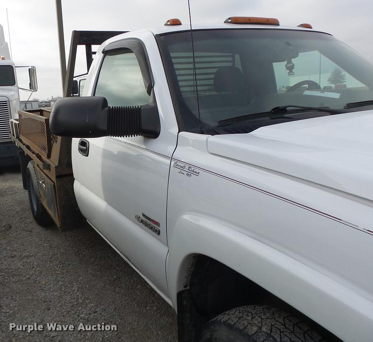 image for item DA3267 2004 Chevrolet Silverado 3500 flatbed pickup truck