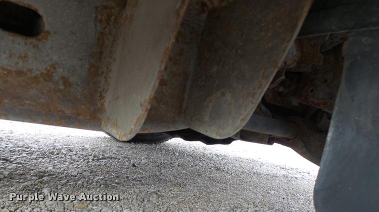 image for item DA3267 2004 Chevrolet Silverado 3500 flatbed pickup truck