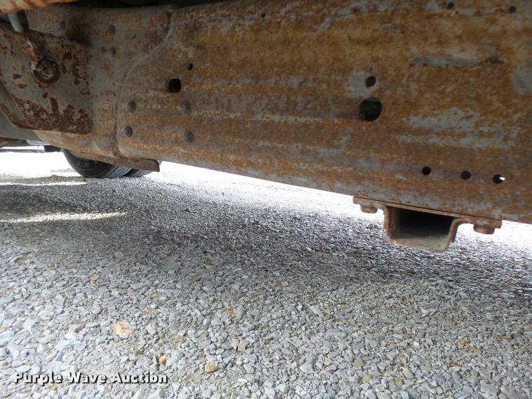 image for item DA3267 2004 Chevrolet Silverado 3500 flatbed pickup truck