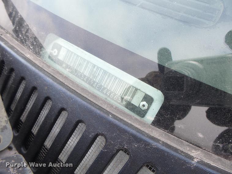 image for item DA3267 2004 Chevrolet Silverado 3500 flatbed pickup truck