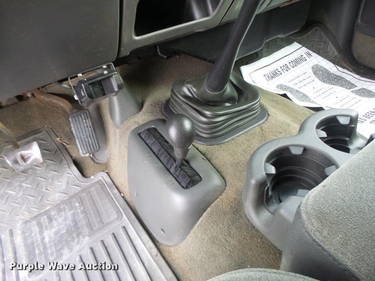 image for item DA3267 2004 Chevrolet Silverado 3500 flatbed pickup truck