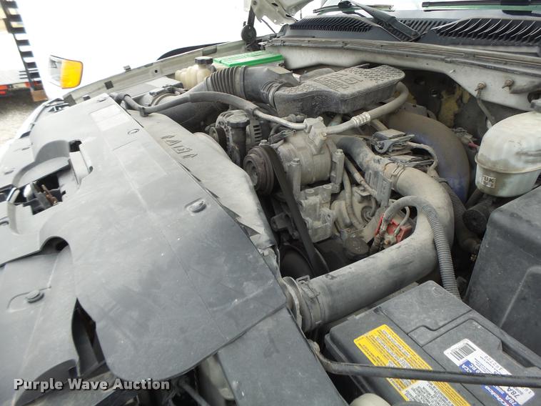 image for item DA3267 2004 Chevrolet Silverado 3500 flatbed pickup truck