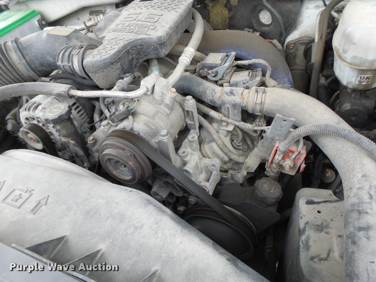 image for item DA3267 2004 Chevrolet Silverado 3500 flatbed pickup truck