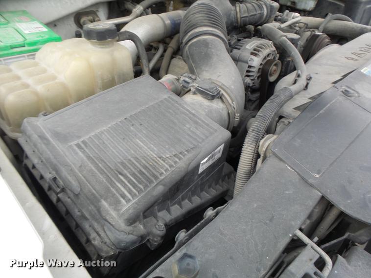 image for item DA3267 2004 Chevrolet Silverado 3500 flatbed pickup truck