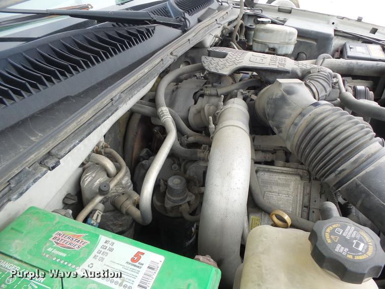 image for item DA3267 2004 Chevrolet Silverado 3500 flatbed pickup truck