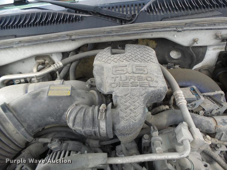 image for item DA3267 2004 Chevrolet Silverado 3500 flatbed pickup truck