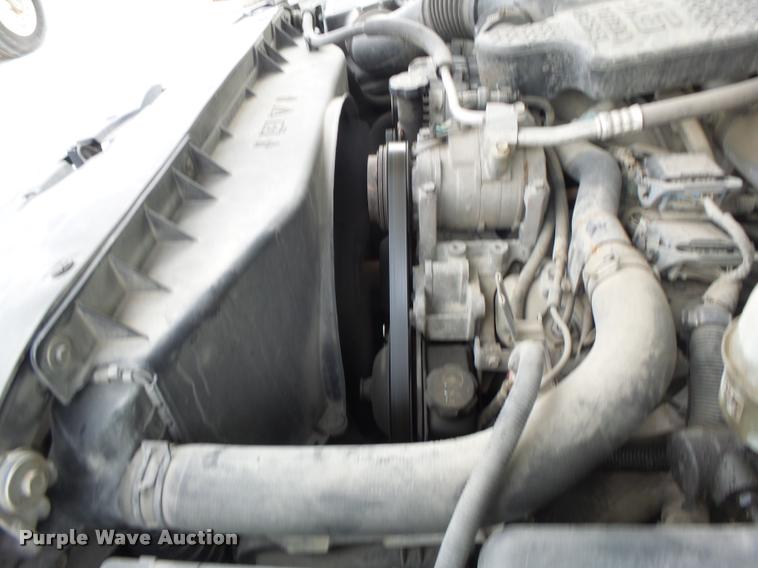 image for item DA3267 2004 Chevrolet Silverado 3500 flatbed pickup truck