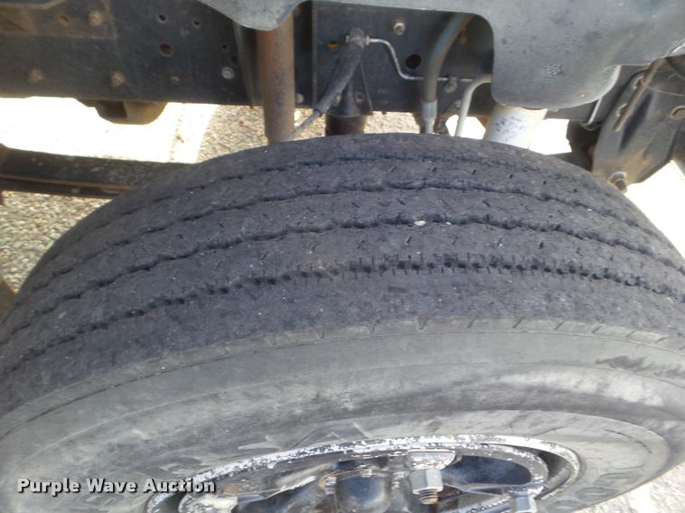 image for item DA5241 1998 GMC B7 school bus