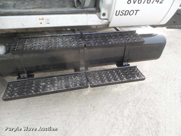 image for item DA5245 2008 Ford F650 Super Duty Ext. Cab truck cab and chassis