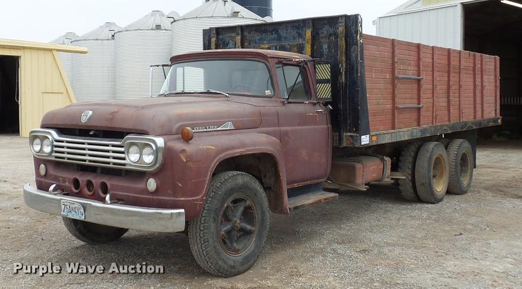 image for item DA5770 1959 Ford T700 grain truck