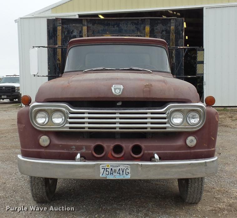 image for item DA5770 1959 Ford T700 grain truck