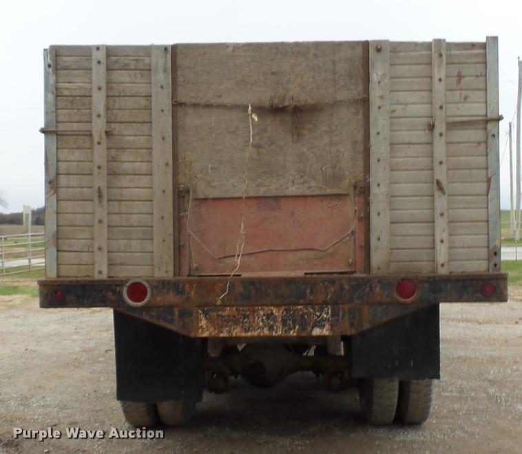 image for item DA5770 1959 Ford T700 grain truck