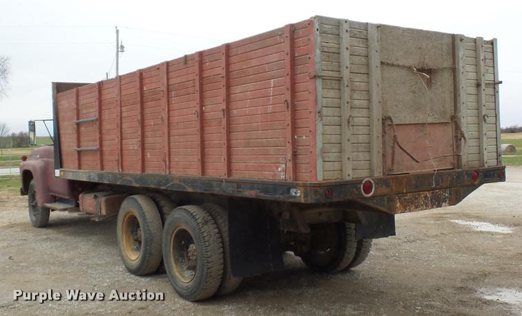 image for item DA5770 1959 Ford T700 grain truck