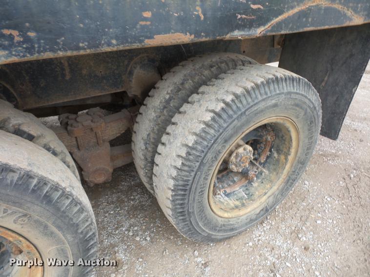 image for item DA5770 1959 Ford T700 grain truck