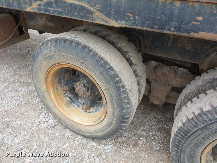 image for item DA5770 1959 Ford T700 grain truck