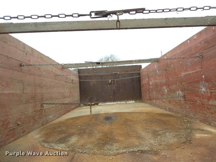 image for item DA5770 1959 Ford T700 grain truck