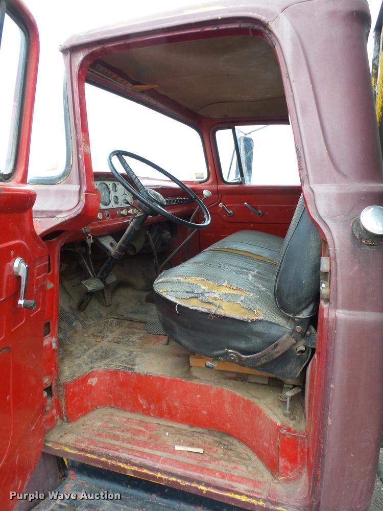 image for item DA5770 1959 Ford T700 grain truck