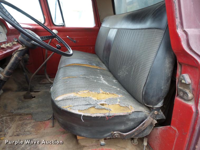 image for item DA5770 1959 Ford T700 grain truck