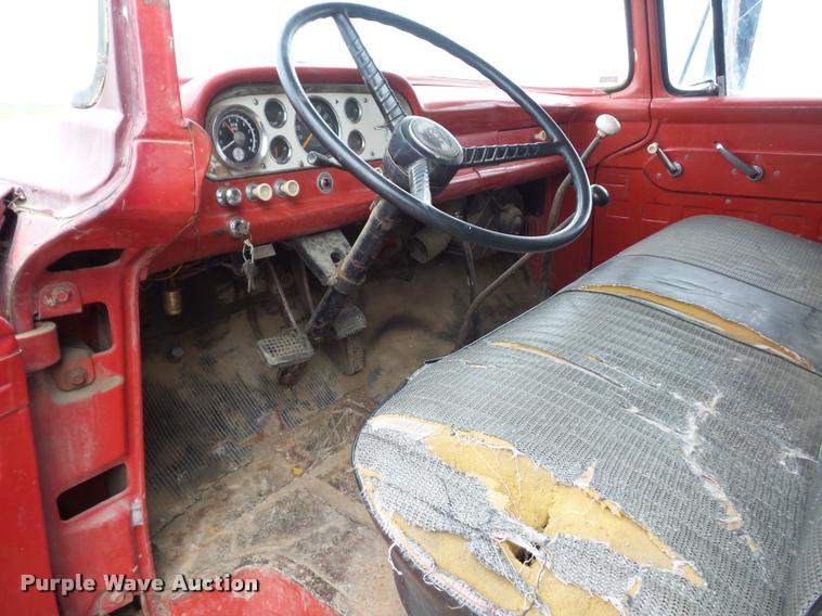 image for item DA5770 1959 Ford T700 grain truck