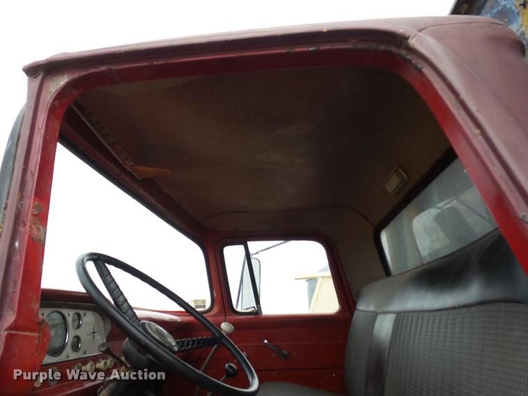 image for item DA5770 1959 Ford T700 grain truck