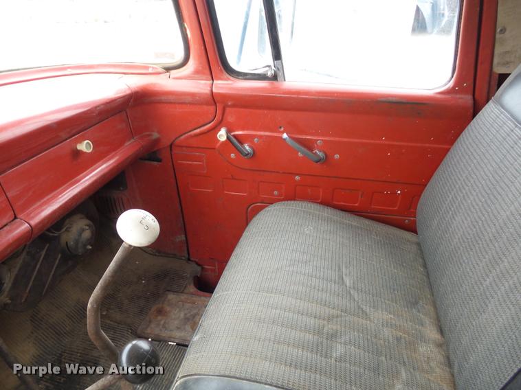 image for item DA5770 1959 Ford T700 grain truck