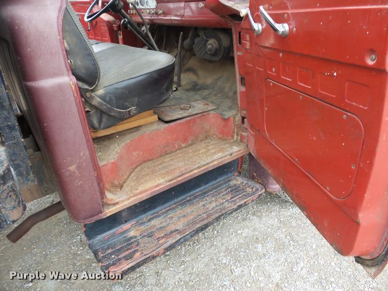 image for item DA5770 1959 Ford T700 grain truck
